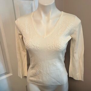 Venini Nights white vneck embroidered 3/4 sleeve top
